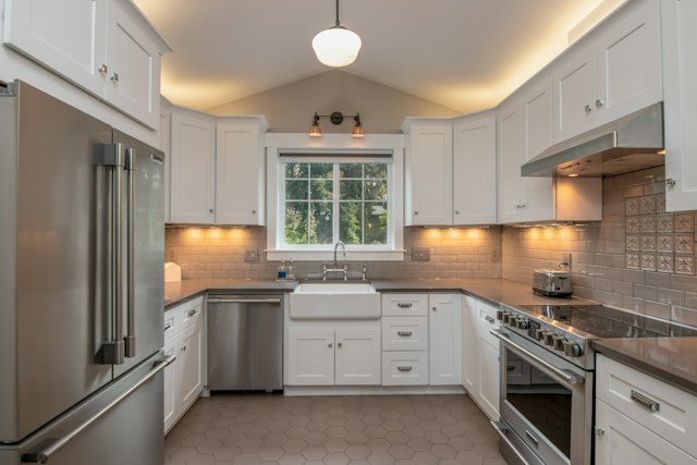When a Full Kitchen Remodel Is the Better Choice
