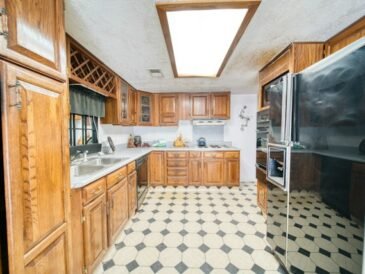 outdated kitchen makeover